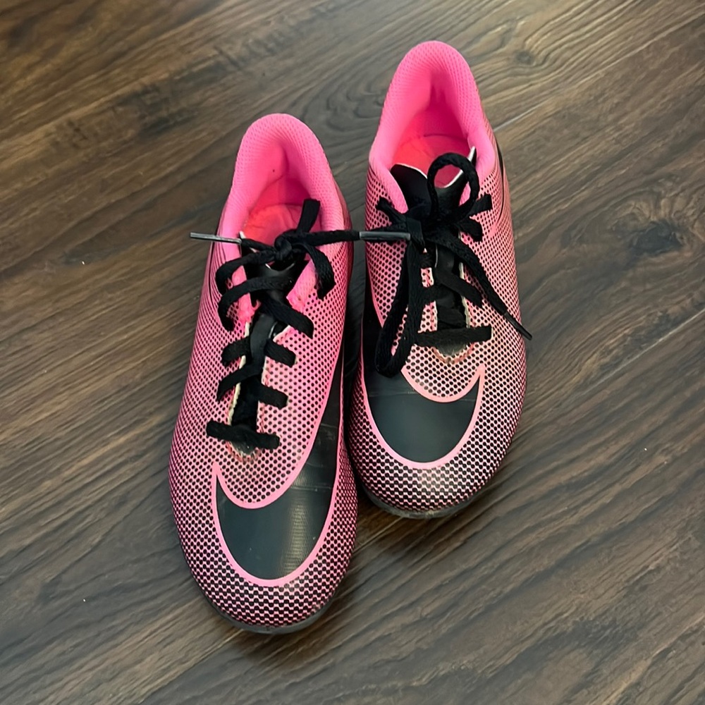 Pink Nike soccer cleats. Size 1.5